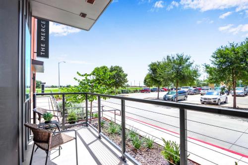 Rõdu või terrass majutusasutuses Relax in a Luxe Resort-Style Condo