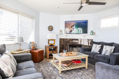 a living room with two couches and a fireplace at Balboa Escape An Iconic Stay in Newport Beach