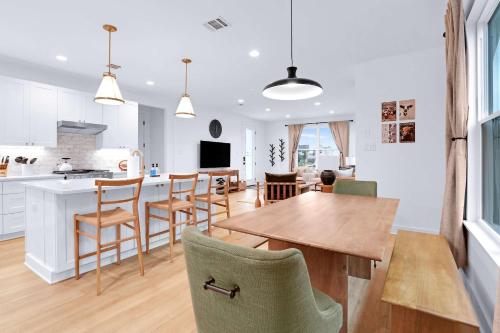a kitchen and dining room with a table and chairs at Chic Modern Farm Haus - Minutes to Everything in New Braunfels
