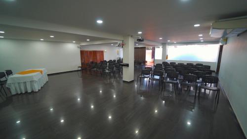 a room with a bunch of chairs and a table at Hotel el Atajo in Yopal