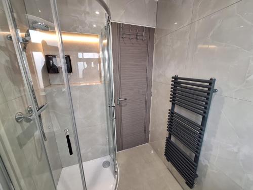 Ένα μπάνιο στο Lux flat- Sleep 5-2 min walk- Perivale Station