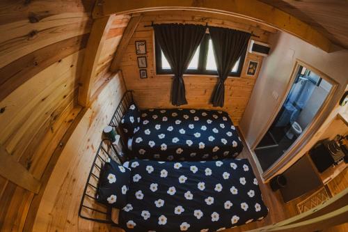 an overhead view of a couch in a tiny house at Javorje24 chalets in Žabljak
