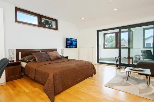 Postel nebo postele na pokoji v ubytování 3 ROOMS - Zimmervermietung nähe Flughafen BER - gratis WLAN, Parken & Netflix