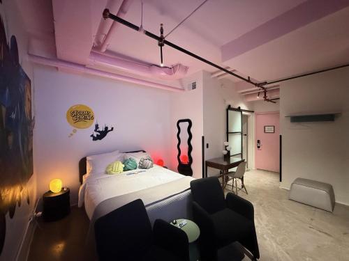 Postel nebo postele na pokoji v ubytování BIG little Hotel