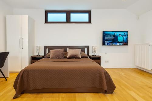 Postel nebo postele na pokoji v ubytování 3 ROOMS - Zimmervermietung nähe Flughafen BER - gratis WLAN, Parken & Netflix