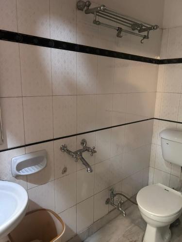 Un baño de Bedi's lodge