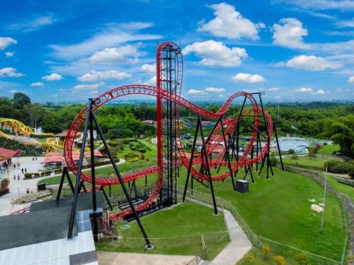 a roller coaster at an amusement park at Nueva Finca, Piscina, Jacuzzi Y Fire Pit in Alcalá