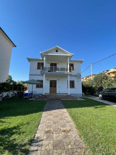 El edificio en el que está la villa
