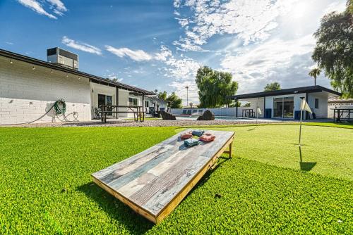 Jardín al aire libre en 3BR Sleeps 8 Pool Putting Green BQQ Large Island