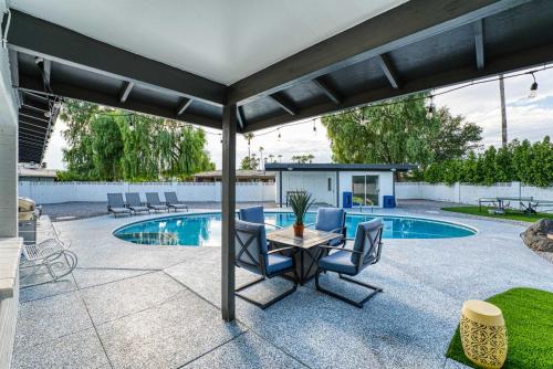 Piscina en o cerca de 3BR Sleeps 8 Pool Putting Green BQQ Large Island
