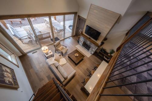 Televisyen dan/atau pusat hiburan di Getaway at the Wilderness Club