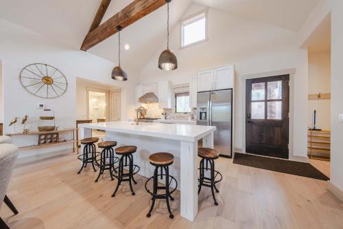 Η κουζίνα ή μικρή κουζίνα στο Wilderness Club Haven for 12