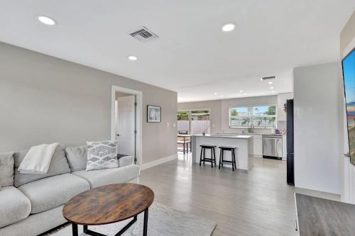 Ruang duduk di Sunshine Villa - with Private Pool