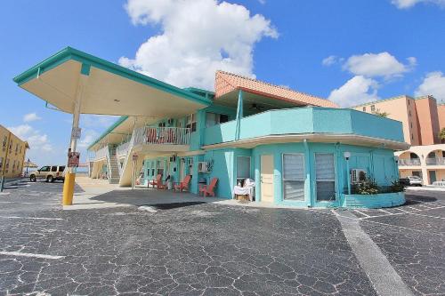 a blue building sitting in a parking lot at Sea Rocket 21 in St Pete Beach