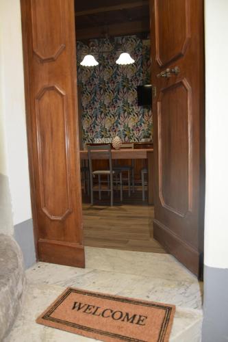 a welcome mat in front of a door with a welcome sign at La Meridiana in Caprarola