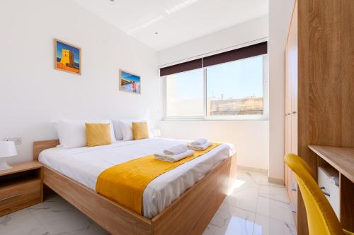 Postel nebo postele na pokoji v ubytování F8-1 Sliema Spacious Room