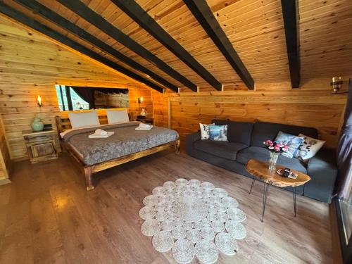a room with a bed and a couch in a cabin at Nafkar Loft in Çamlıhemşin
