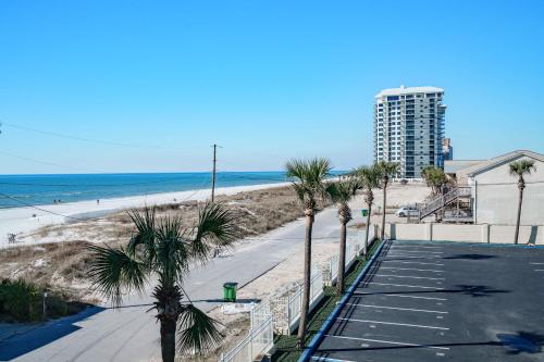 Bethys Beachy Beauty Regency Towers photo 3