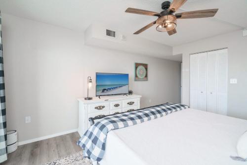 Bethys Beachy Beauty Regency Towers photo 17
