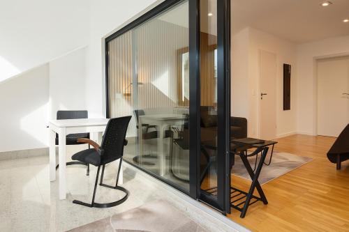 3 ROOMS - Zimmervermietung nähe Flughafen BER - gratis WLAN, Parken & Netflix photo 48
