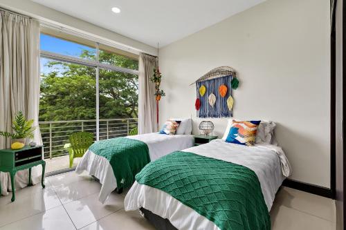 Postel nebo postele na pokoji v ubytování Beautifully Decorated In The Heart Of Town