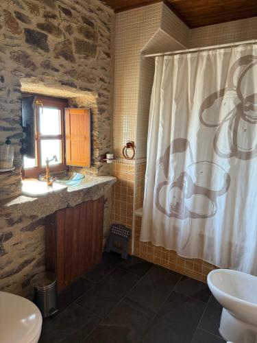 Koupelna v ubytování Casa Rural Los Cabritos de Tomás