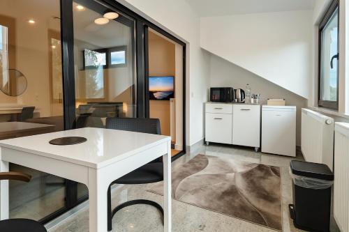 3 ROOMS - Zimmervermietung nähe Flughafen BER - gratis WLAN, Parken & Netflix photo 45