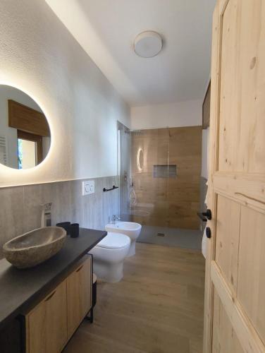 a bathroom with a sink and a toilet and a tub at Villa Rosina in Saint Vincent