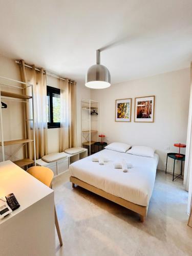 Ένα ή περισσότερα κρεβάτια σε δωμάτιο στο Suite Nice - Coliving, parking et petit déjeuner