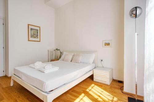 Just Urban Stays - 1BR Apt with Outdoor Space - 10 min Duomo by Tram