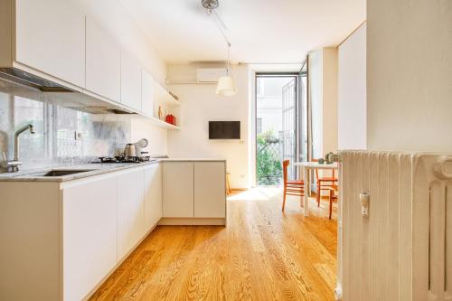 Just Urban Stays - 1BR Apt with Outdoor Space - 10 min Duomo by Tram