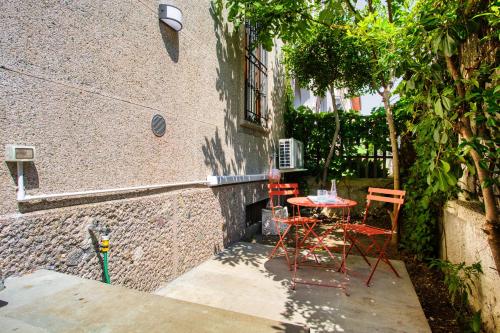 Just Urban Stays - 1BR Apt with Outdoor Space - 10 min Duomo by Tram