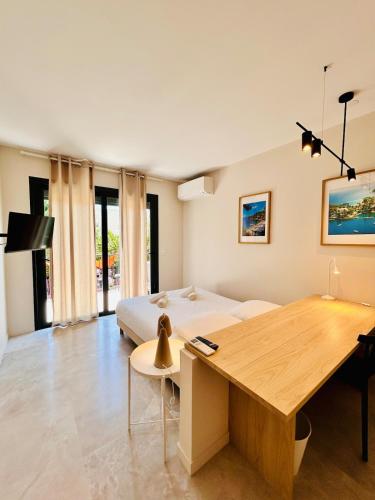 Suite Èze - Coliving, Parking & Breakfast