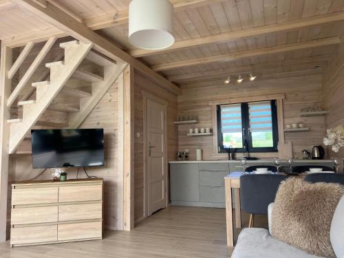 Kuchyň nebo kuchyňský kout v ubytování MOJA DEBINA LUX 2, dom z pokojem dziennym, dwiema sypialniami i widokiem na las, blisko plaży