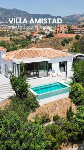 Villa Amistad in Fuengirola with private pool and sea views