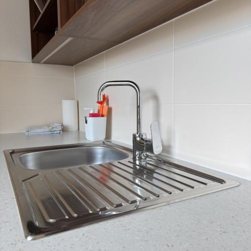 a kitchen sink with a faucet in a kitchen at Vinařský dům V Zahradě in Pasohlávky
