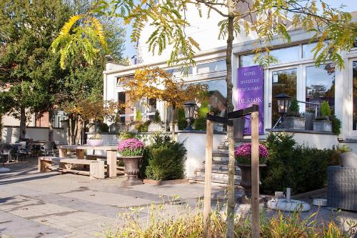 a purple street sign in front of a building at Hotel De Klok in Zutendaal