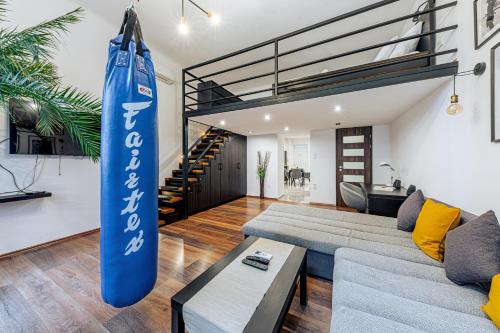 Da Vinci Loft - Stylish Loft by Corvin, AC & Smart TV