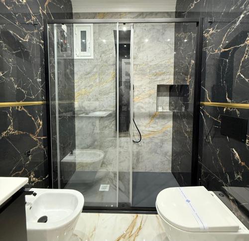 Un baño de Suite Rooms Empire