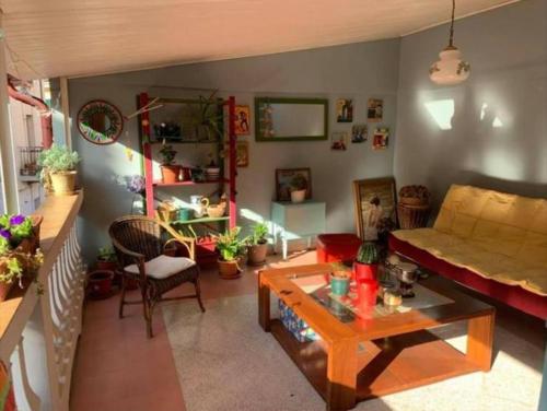 a living room with a couch and a table at B&B il Vicolo in Sora