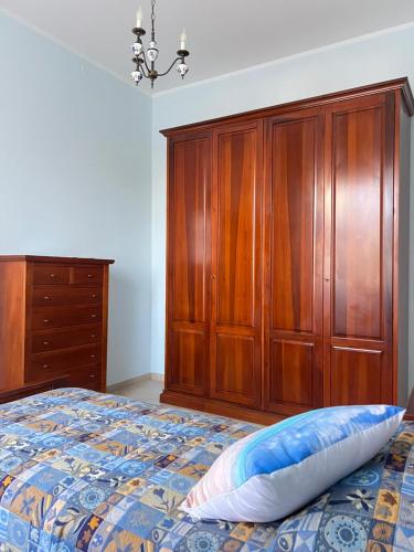 a bedroom with a bed and a wooden cabinet at Aurora House in Càbras