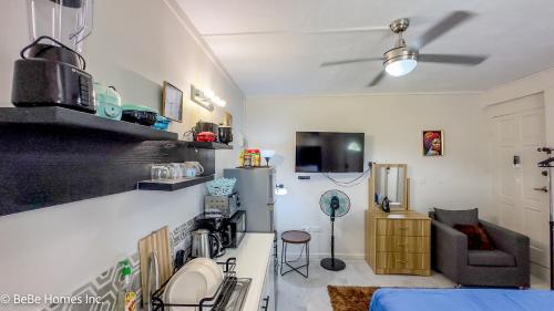 Una cocina o cocineta en Galexi Aura Suite - 12min from UVF Airport