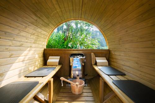 Φωτογραφία από το άλμπουμ του イヌサウナリゾート伊豆白浜 愛犬と焚火とバレルサウナの暖かいヴィラ σε Shimoda