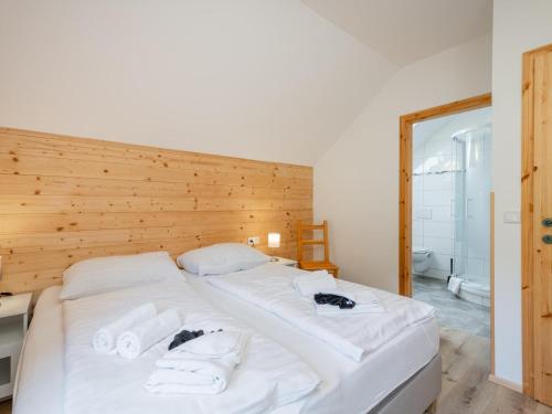 Una cama o camas en una habitación de Wolfgangchalet B