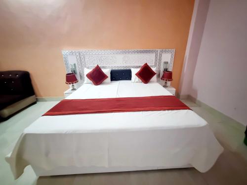 Cama o camas de una habitación en OYO 90856 HOTEL MANNAT