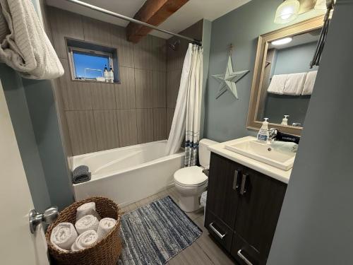 Et badeværelse på Parkside Family Apartment at Horner Park