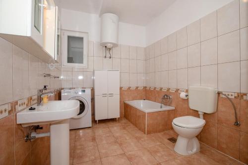 Apartments with parking space Barbat, Rab - 16723