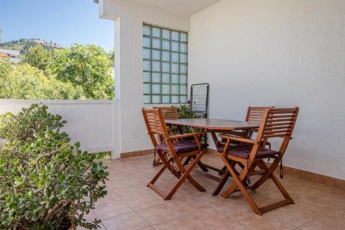 Apartments with parking space Barbat, Rab - 16723