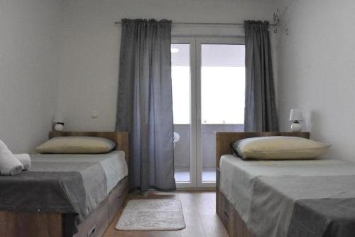 Apartments with parking space Kastel Stari, Kastela - 24803