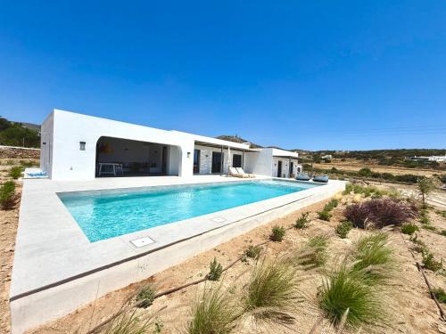 Πισίνα στο ή κοντά στο Faragas Hill Harmony Villa